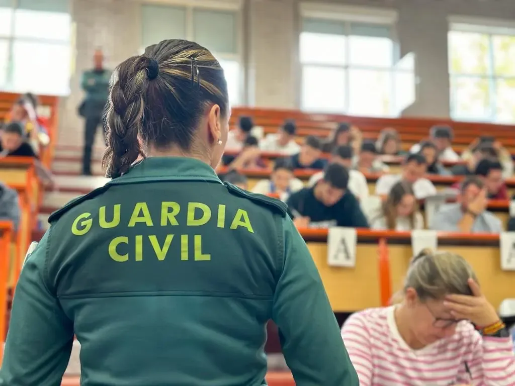 Las oposiciones reúnen a un alto número de aspirantes en diversas sedes del país.