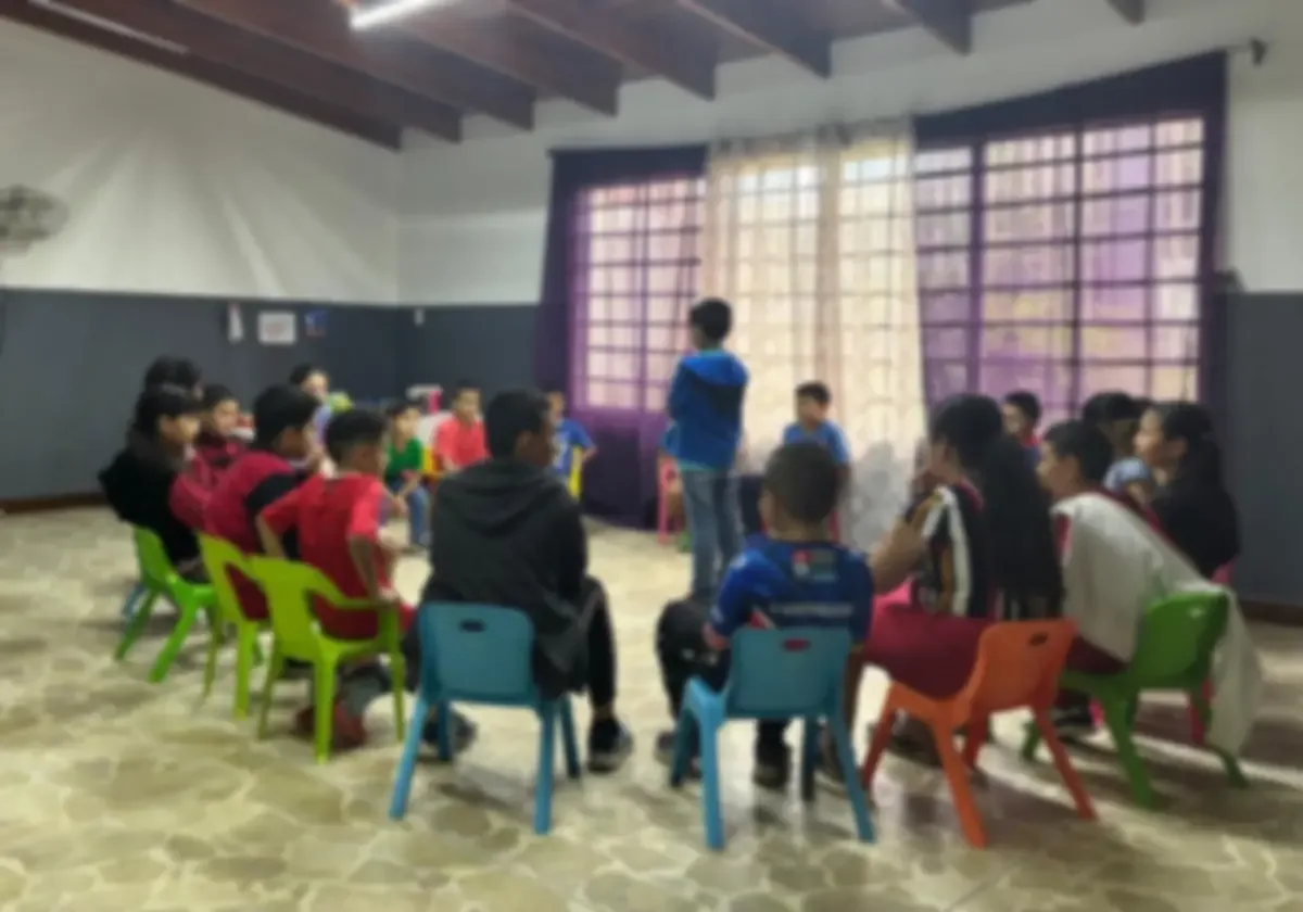 Un estudio revela brechas significativas en educación y salud entre la niñez en el país.