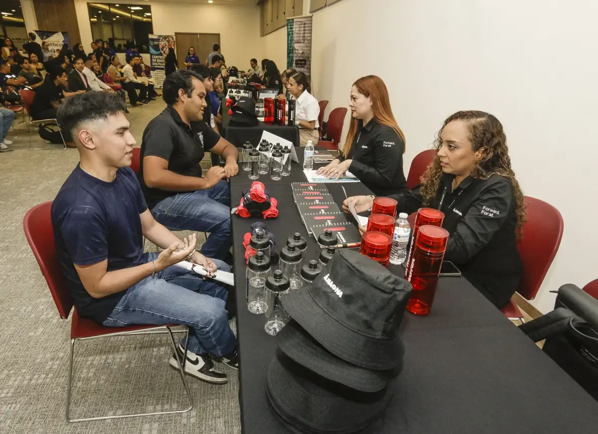 El evento ofrece más de 30 vacantes laborales y prácticas profesionales en el sector de autopartes.