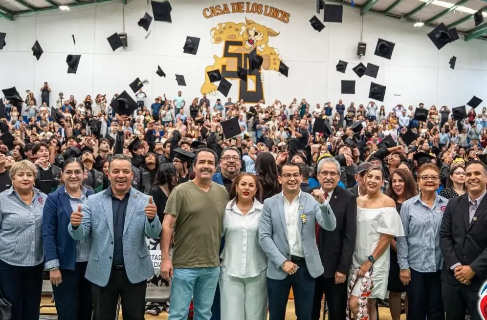 La graduación de la XLIV Generación resalta la preparación técnica de los estudiantes.