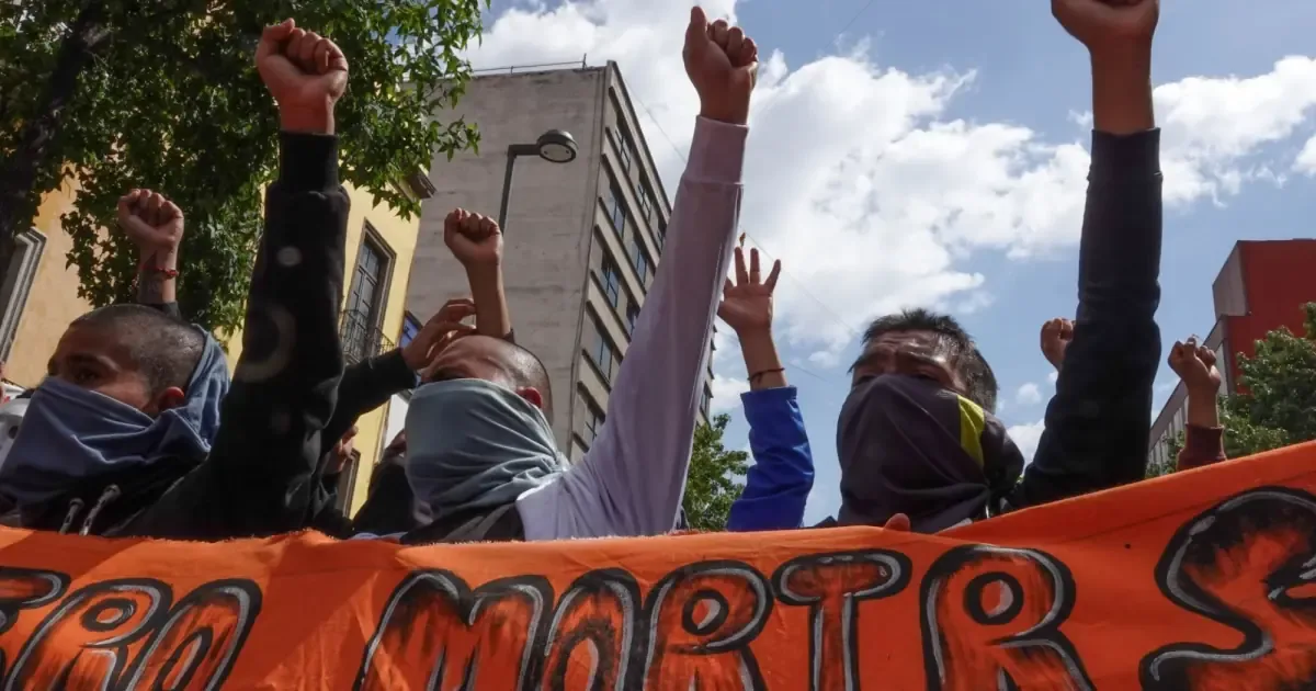 La movilización avanza hacia el Zócalo con afectaciones a la circulación.