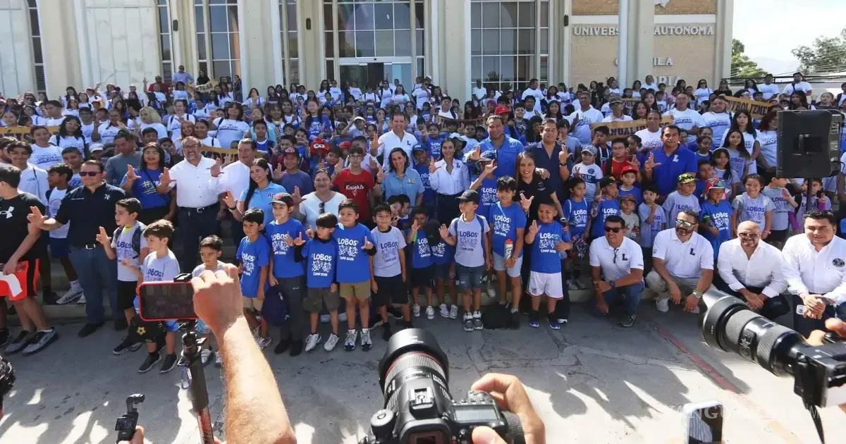 Este programa ofrece a niños y niñas la oportunidad de desarrollarse en diversas actividades lúdicas y educativas.