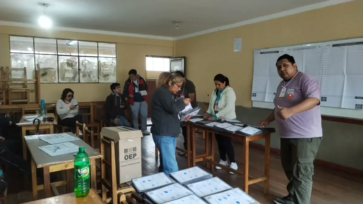 Más de 7,5 millones de bolivianos votan por autoridades en todo el país.