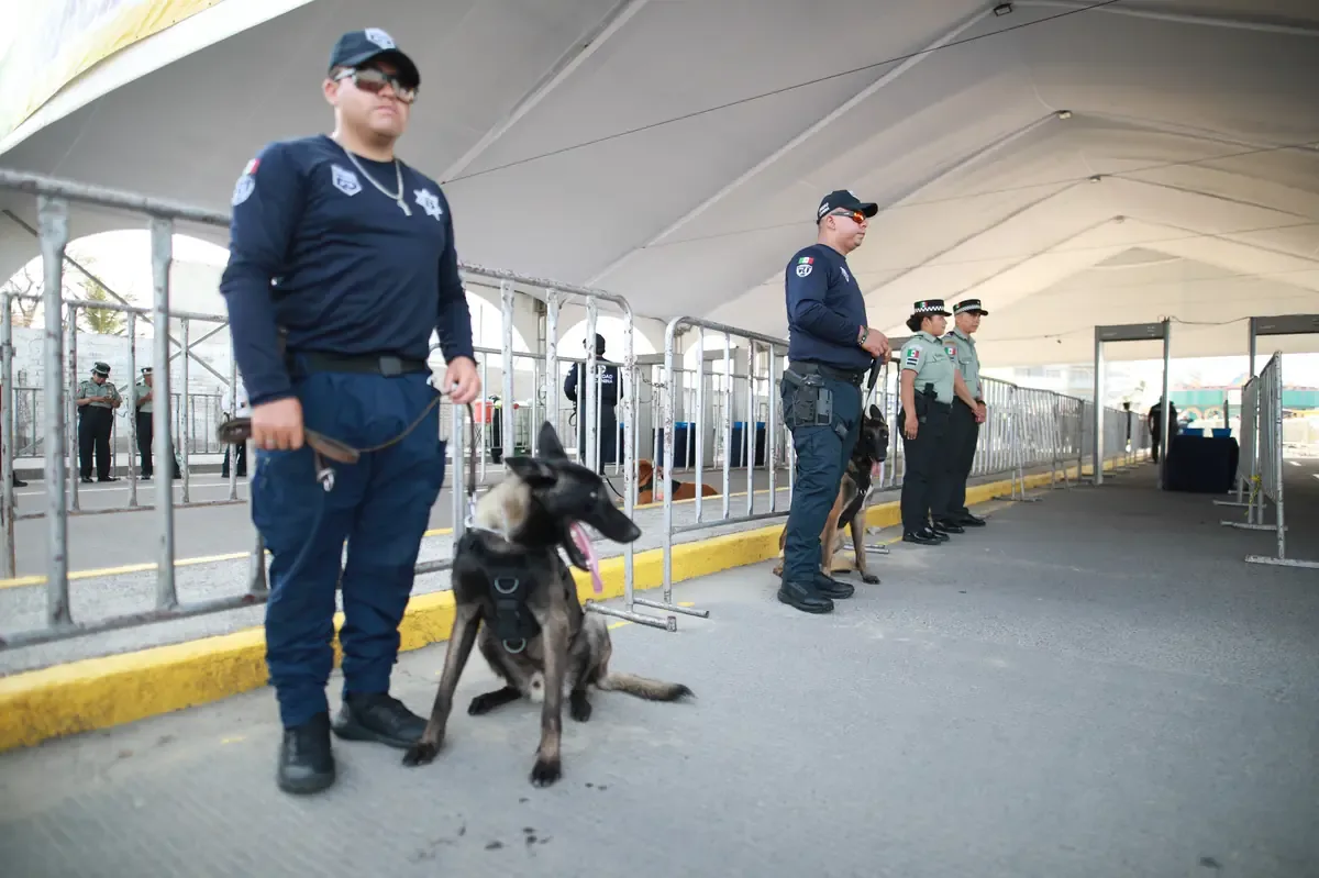 Un despliegue de fuerzas de seguridad se alista para el festival de música en Boca del Río, Veracruz.