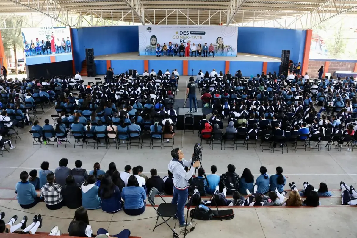La Fiscalía de Michoacán impulsa programas para prevenir delitos digitales entre jóvenes.