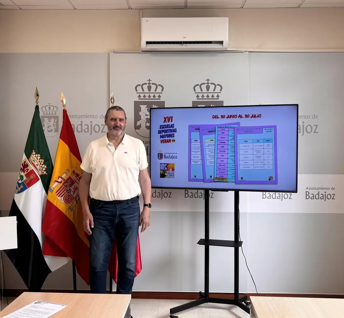 Las Escuelas Deportivas de Verano en Badajoz ofrecen actividades para mayores, destacando la salud y el entretenimiento intergeneracional.