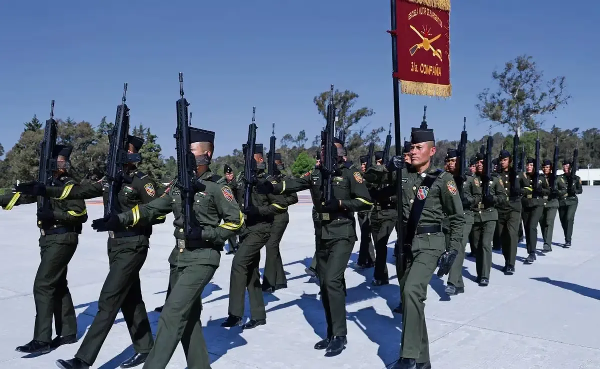 Más de mil estudiantes se preparan en diversas disciplinas para servir en las Fuerzas Armadas.