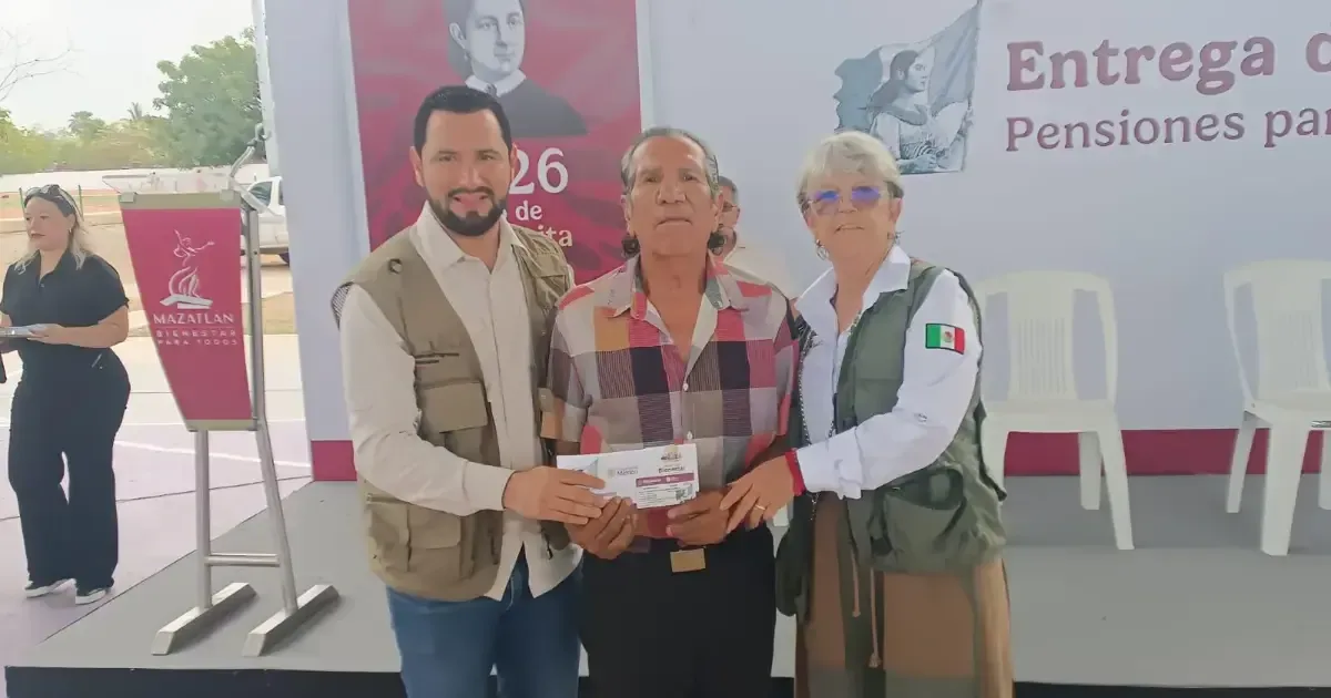 La entrega de tarjetas beneficiará a adultos mayores y mujeres en la región.