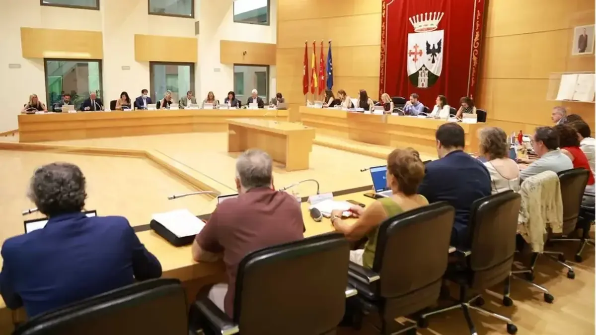 La medida busca mejorar las condiciones educativas en Alcobendas y apoya a los docentes en huelga.