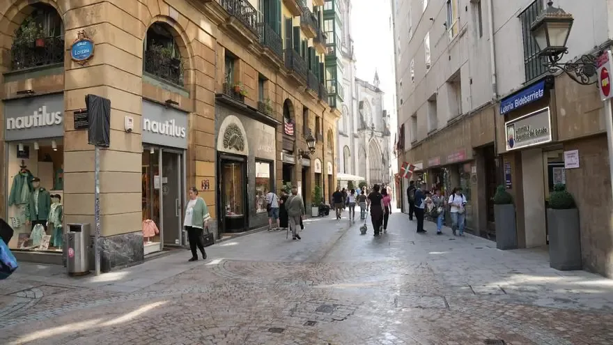 Más negocios se adaptan a nuevas demandas de consumidores en días no laborables.