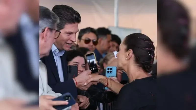 El alcalde de Morelia confirma el apoyo del municipio en la entrega de viviendas Infonavit.