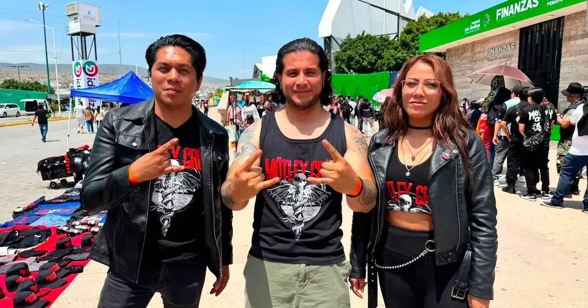 El esperado concierto gratuito de Mötley Crüe reúne a miles de fanáticos del metal en San Luis Potosí.