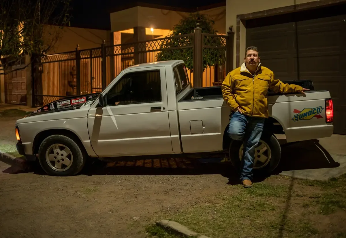 La familia del mecánico descubrió la tragedia a una corta distancia de su hogar.