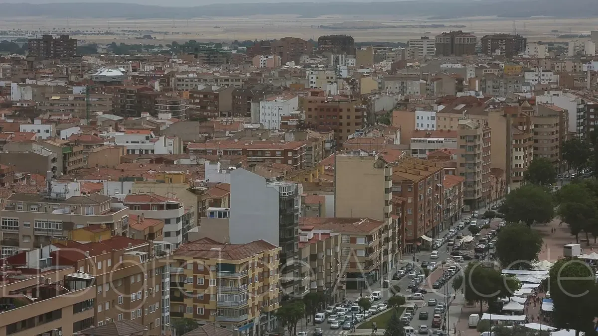 La Fiscalía de Albacete pide pena de prisión y devolución del dinero tras un engaño por un piso falso.