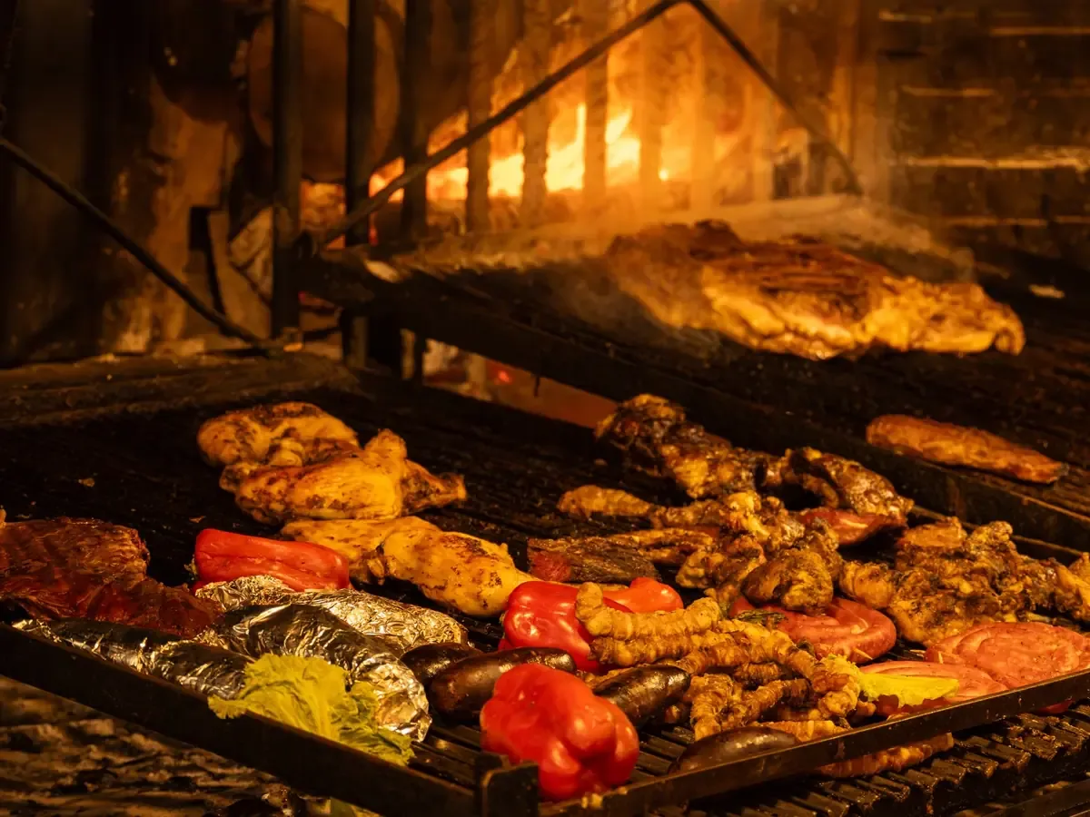 Esta iniciativa empodera a mujeres en el arte del asado, un espacio históricamente masculino.