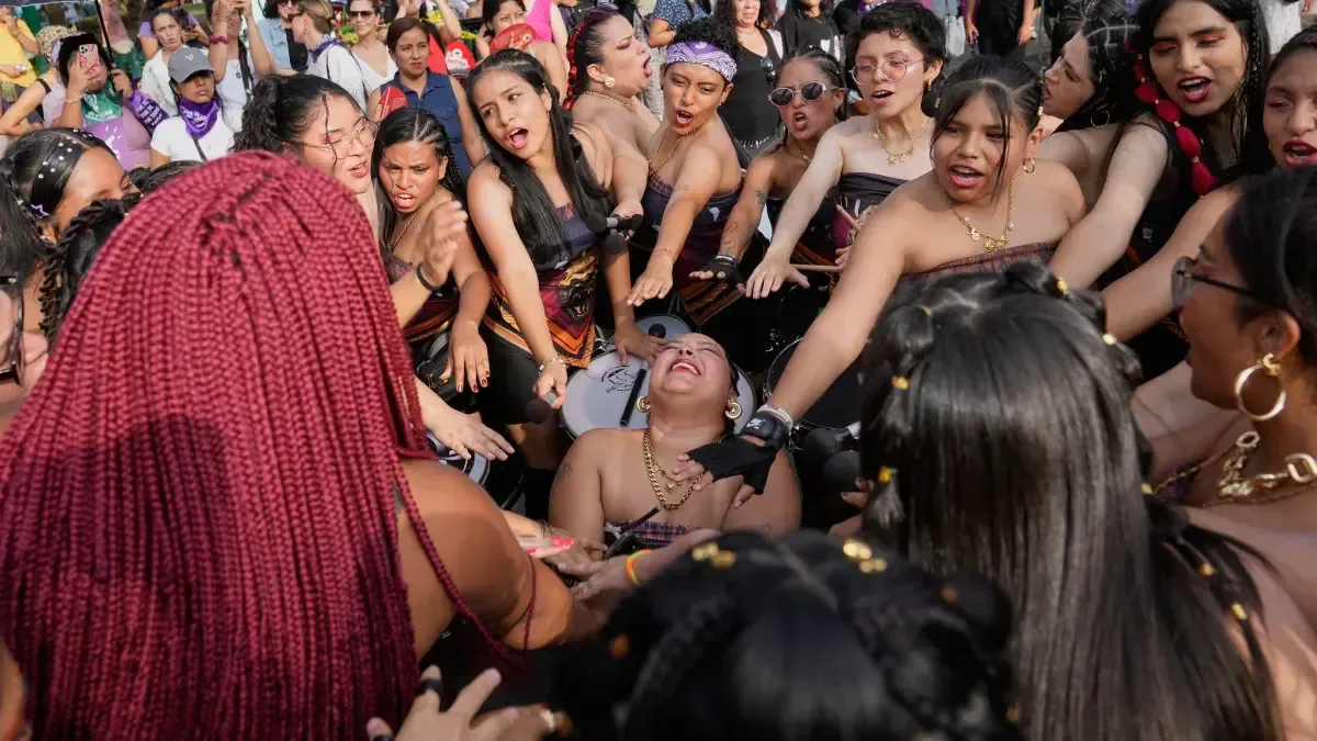 Mujeres exigen igualdad y derechos en un contexto de retrocesos globales.