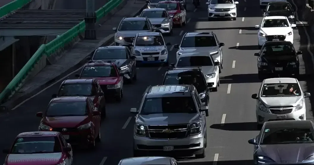 Conductores en la Ciudad de México deben llevar presente el comprobante de renovación para evitar multas de hasta 3,519 pesos.