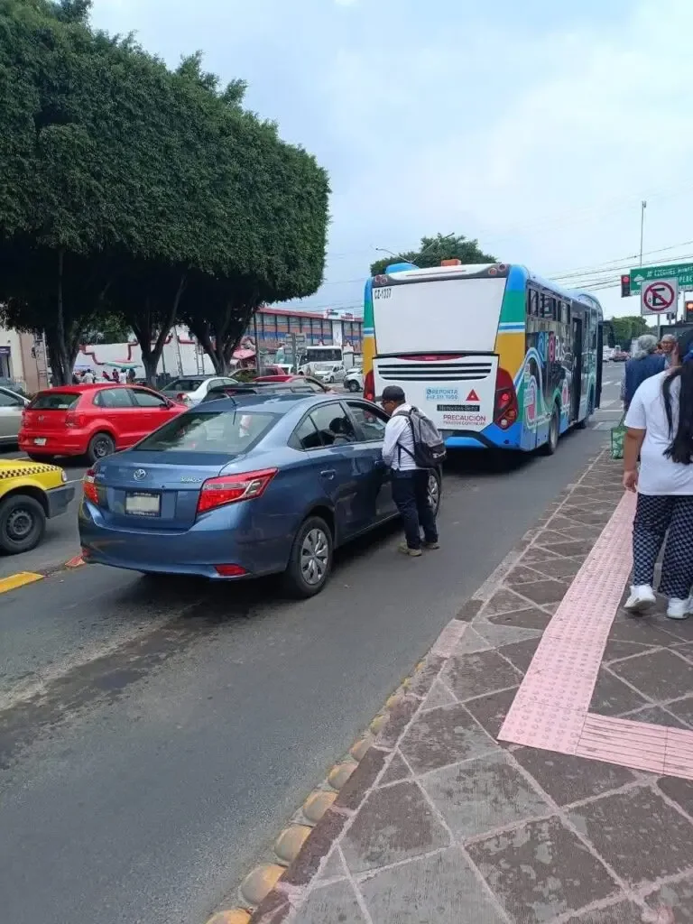 Multas aplicadas a automovilistas en el carril del Qrobús en Querétaro.