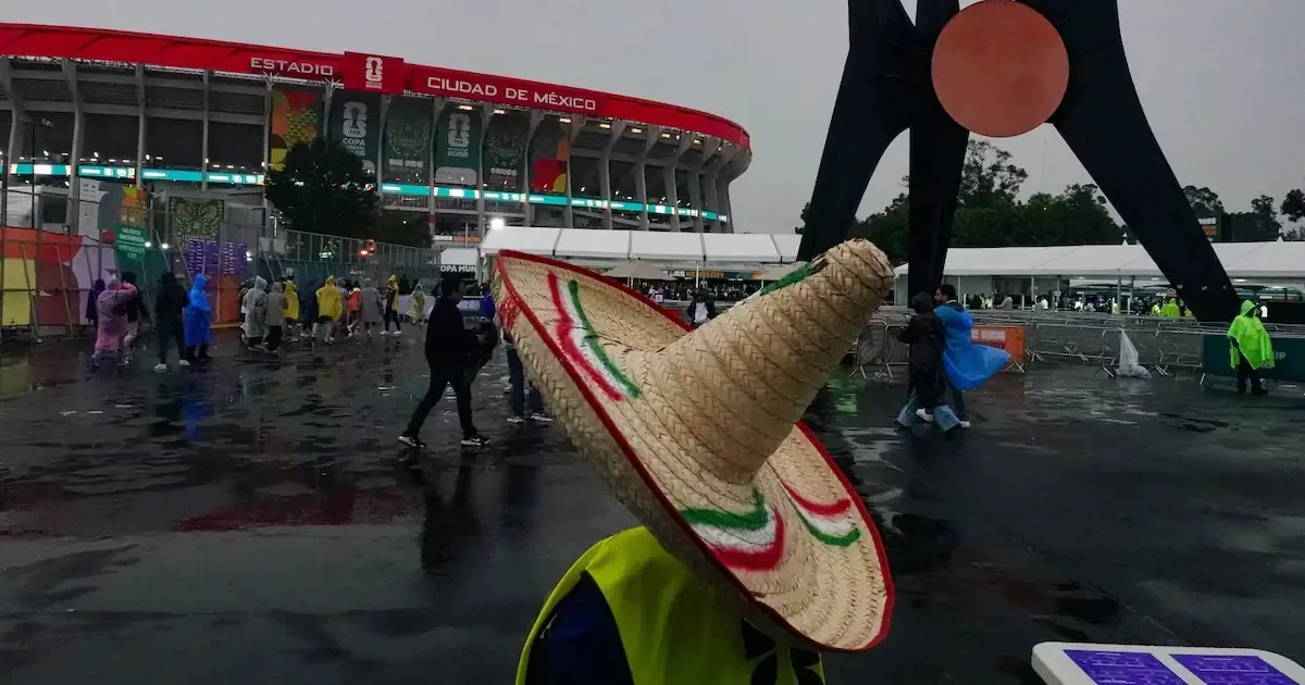 La Copa Mundial de Fútbol en México potenciará la economía y creará empleos temporales.