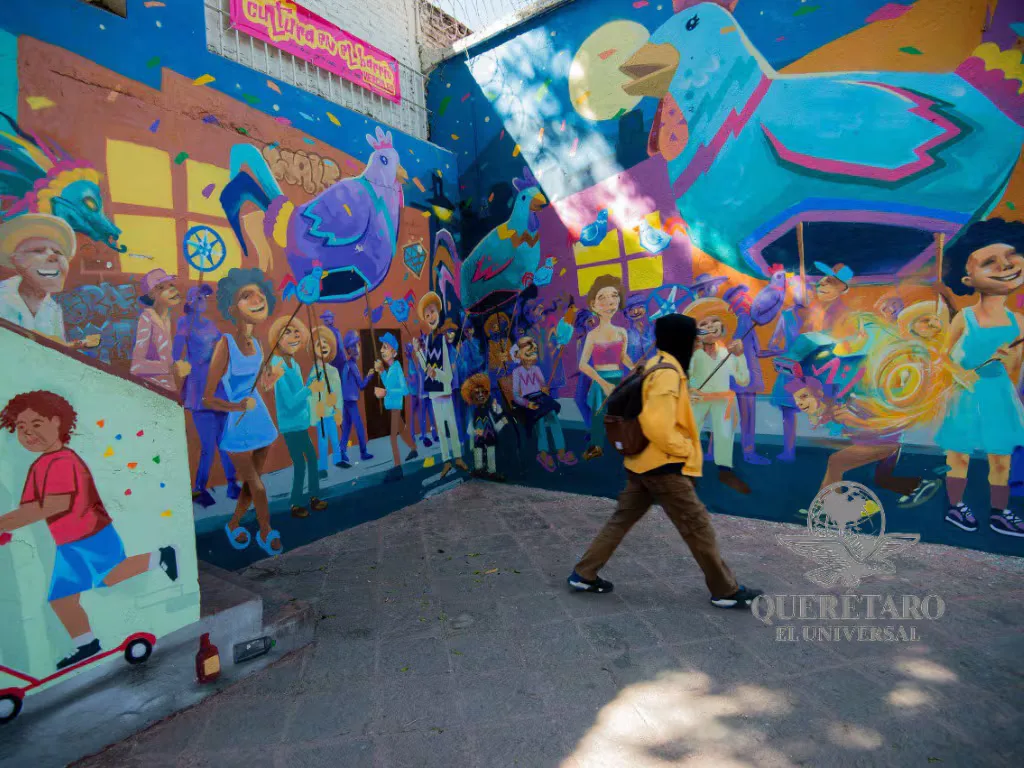 Murales que reflejan tradiciones culturales en Hércules, Querétaro.