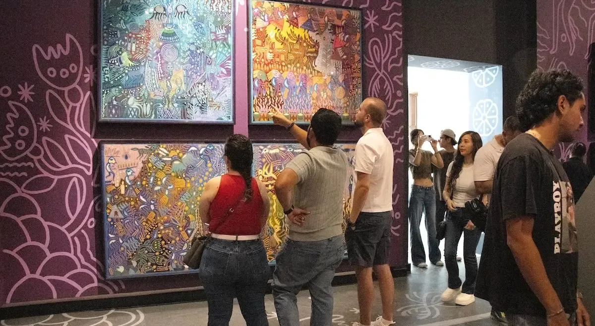 La muestra reúne importantes murales de la cultura wixárika, disponibles hasta el 18 de octubre.