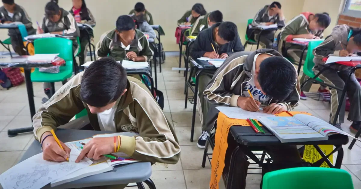Los alumnos muestran curiosidad y perseverancia, pero enfrentan desafíos en el aula.
