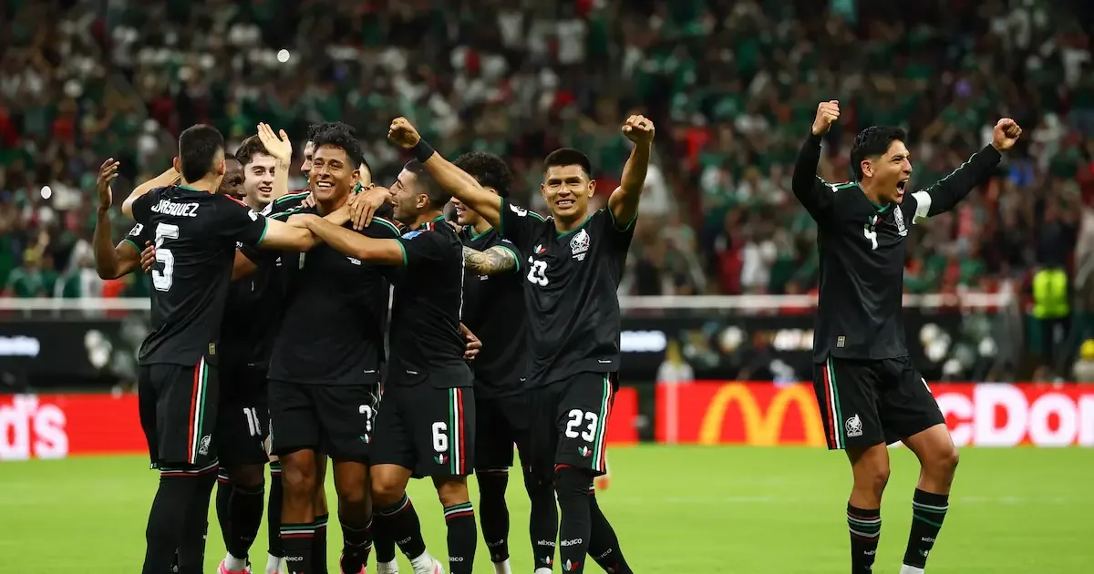 La selección mexicana celebra su triunfo y se prepara para el próximo encuentro en el torneo.