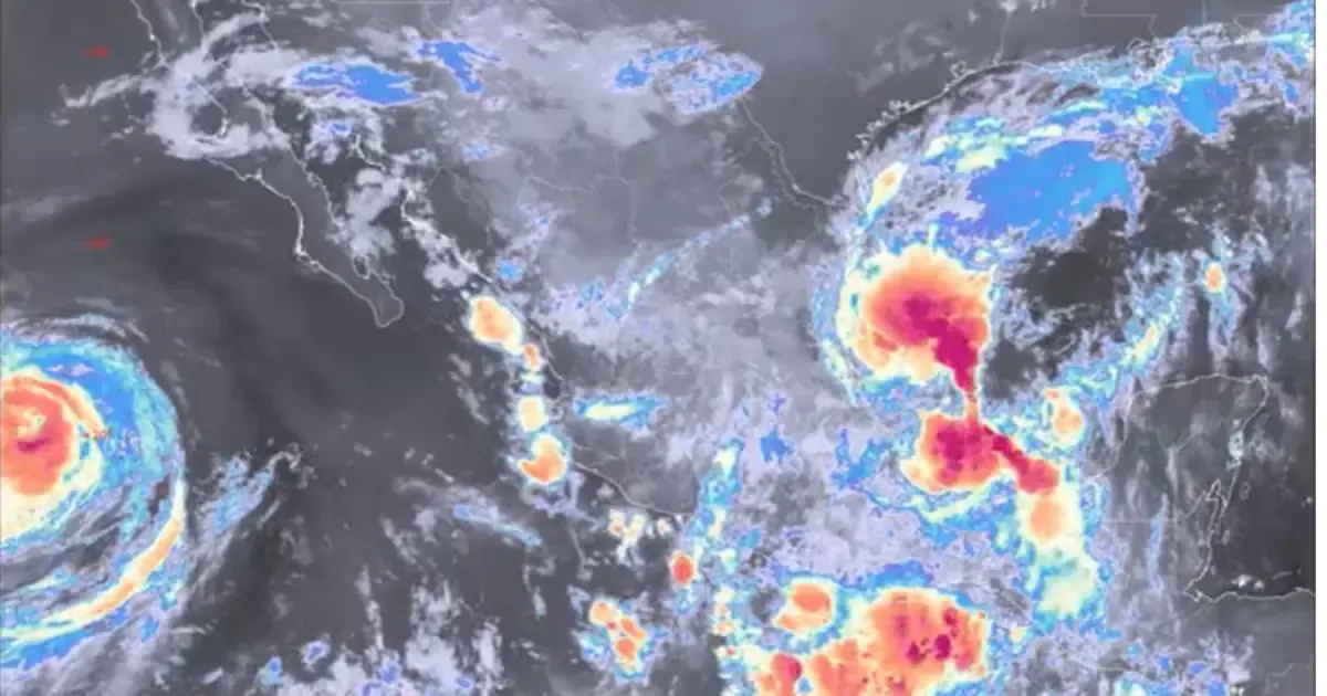 Dos zonas de baja presión amenazan con desarrollo ciclónico, elevando el riesgo de inundaciones en múltiples estados.