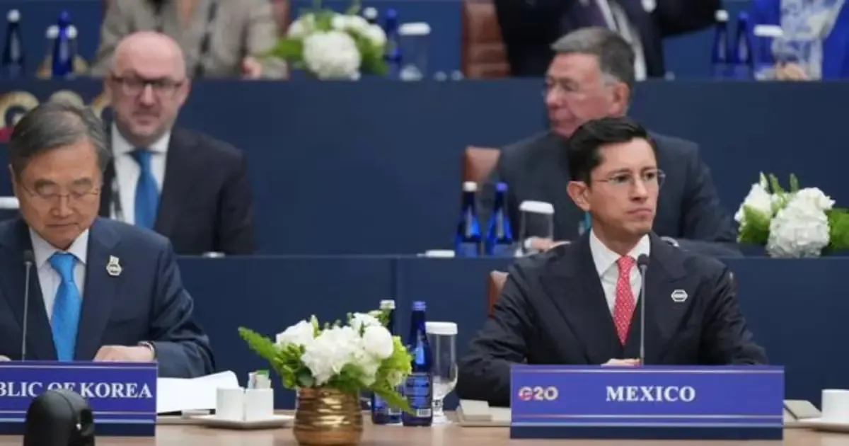 El secretario de Relaciones Exteriores aboga por la igualdad soberana ante conflictos globales.