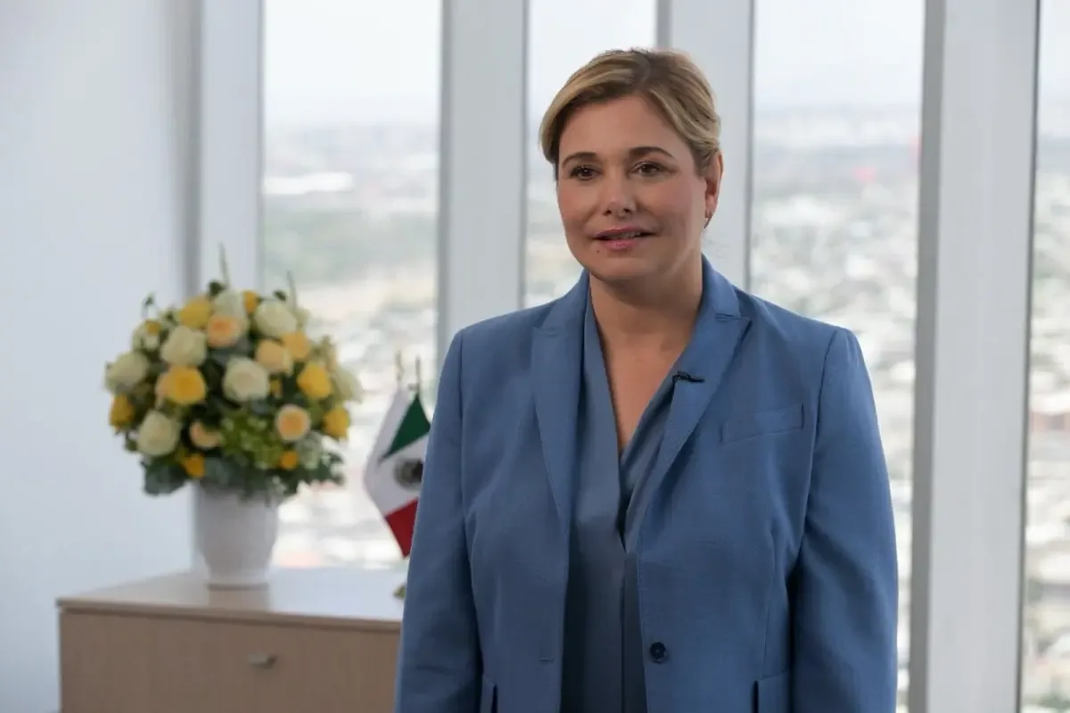La gobernadora de Chihuahua señala que la protección a autoridades señaladas afecta la inversión y empleo en el país.