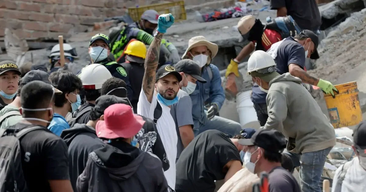 México despacha asistencia inmediata a Colombia después de un devastador sismo.