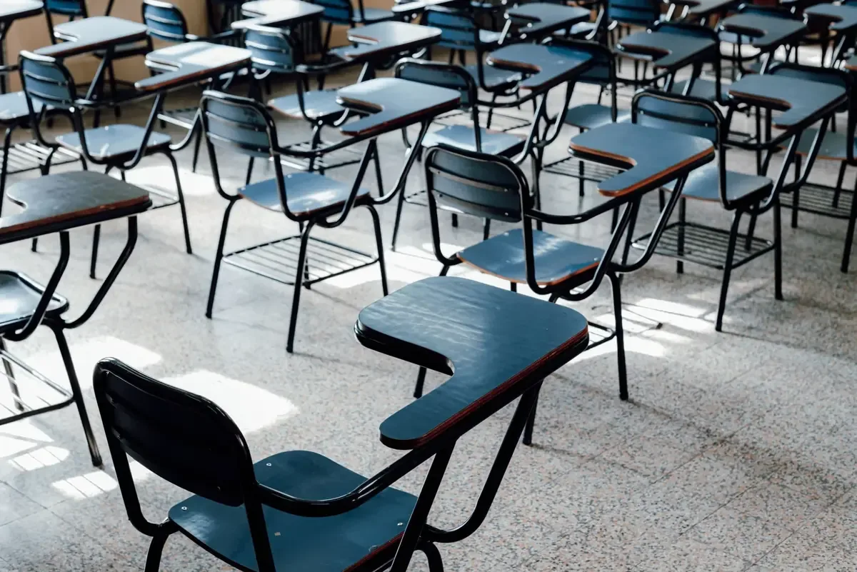 La reactivación educativa genera gastos significativos para las familias en insumos escolares.