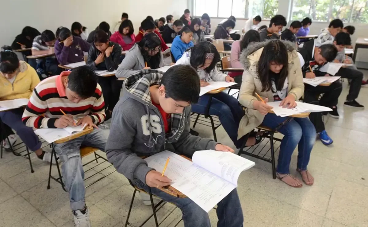 La evaluación PISA 2025 refleja un bajo desempeño de los estudiantes mexicanos en materias clave.