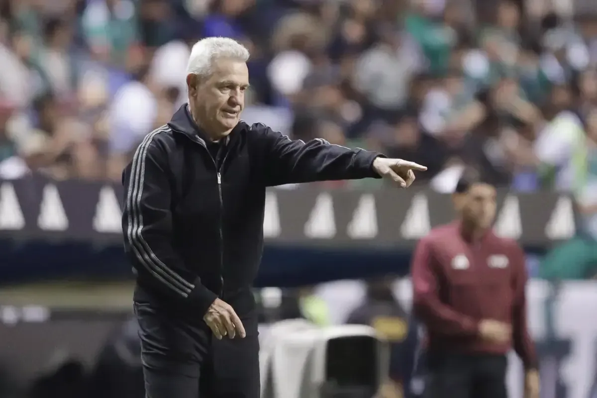 Javier 'El Vasco' Aguirre enfrenta críticas por las ausencias destacadas en el equipo del 'Tri'.