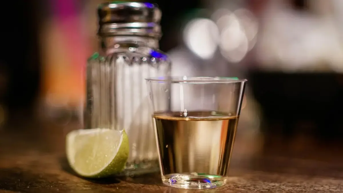 La industria tequilera planea eliminar barreras comerciales para incrementar ventas internacionales.