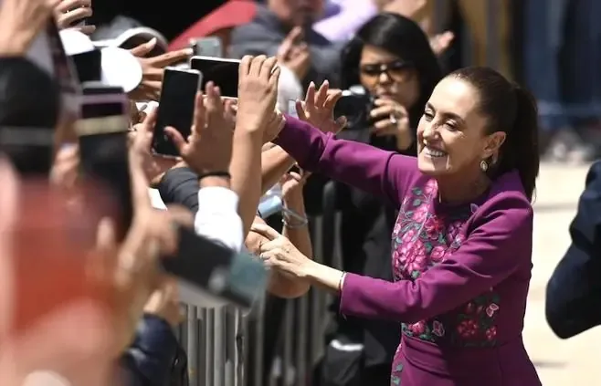 Claudia Sheinbaum defiende la soberanía nacional ante presiones extranjeras.