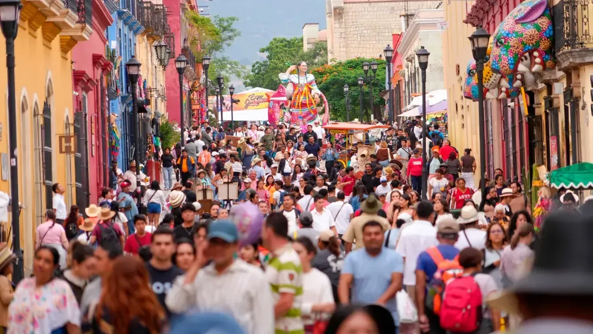 El turismo en México muestra un crecimiento sin precedentes, destacando el incremento de cruceristas y visitantes internacionales.