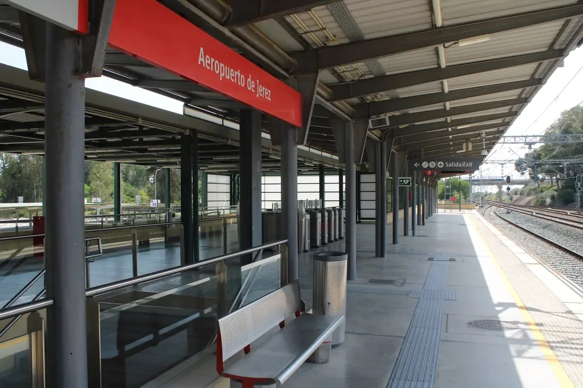 El permiso de uso precario avanza en la integración de transporte ferroviario y de larga distancia.
