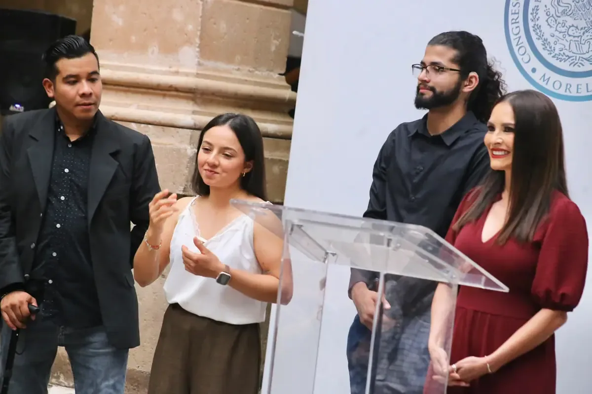 La diputada promueve el reconocimiento de derechos lingüísticos y culturales de las personas sordas.