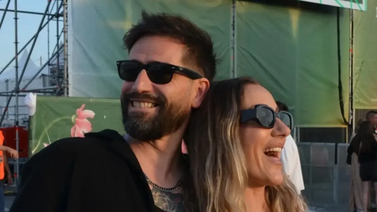 El DJ alicantino Nando Costa recuerda a su esposa tras un mes de su fallecimiento con un emotivo tatuaje.
