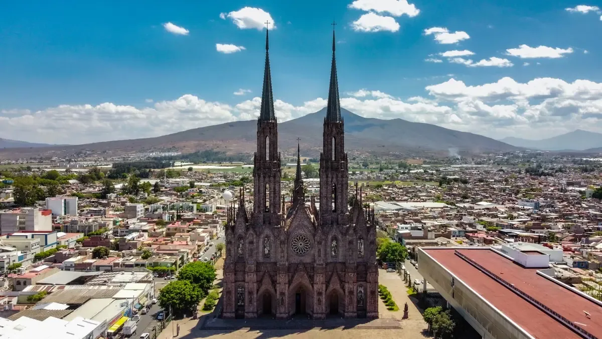 La Fiscalía General del Estado reporta una alarmante concentración de narcomenudeo en tres municipios de Michoacán durante el lustro.
