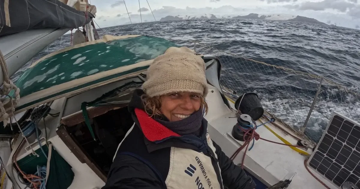 La navegante brasileña celebró su cumpleaños en la latitud 60 rumbo a la Antártida.