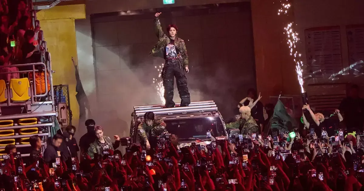 Más de 31 mil fans celebraron la década del grupo surcoreano con una presentación espectacular en Seúl.