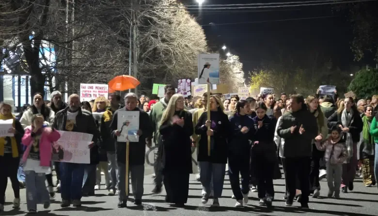Miles de personas marchan contra la violencia de género, reafirmando la lucha que busca el cese de los femicidios y abusos.