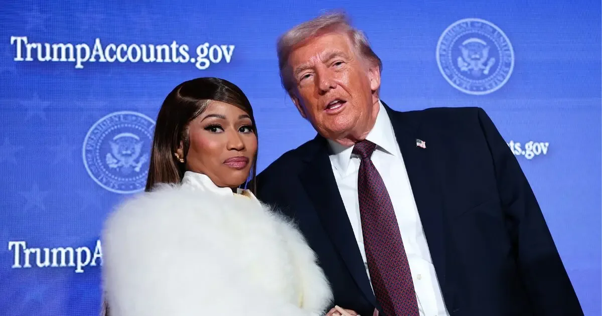 "Nicki Minaj durante su aparición pública apoyando a Donald Trump."