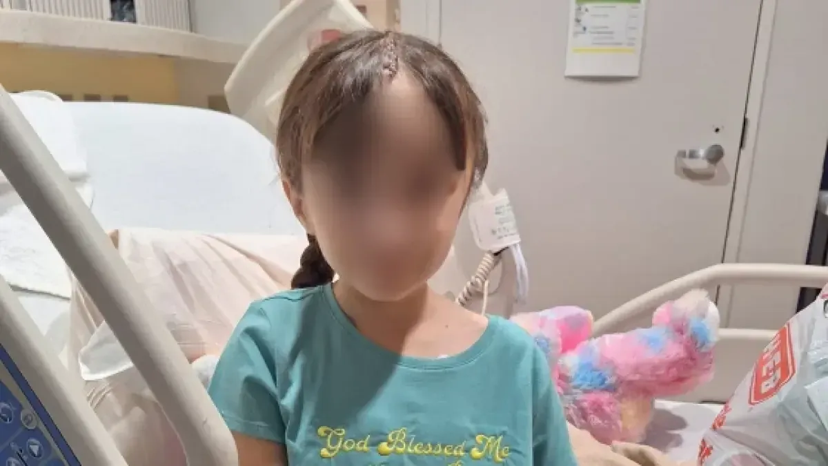Una madre enfrenta la angustia de no poder ayudar a su hija tras su deportación.