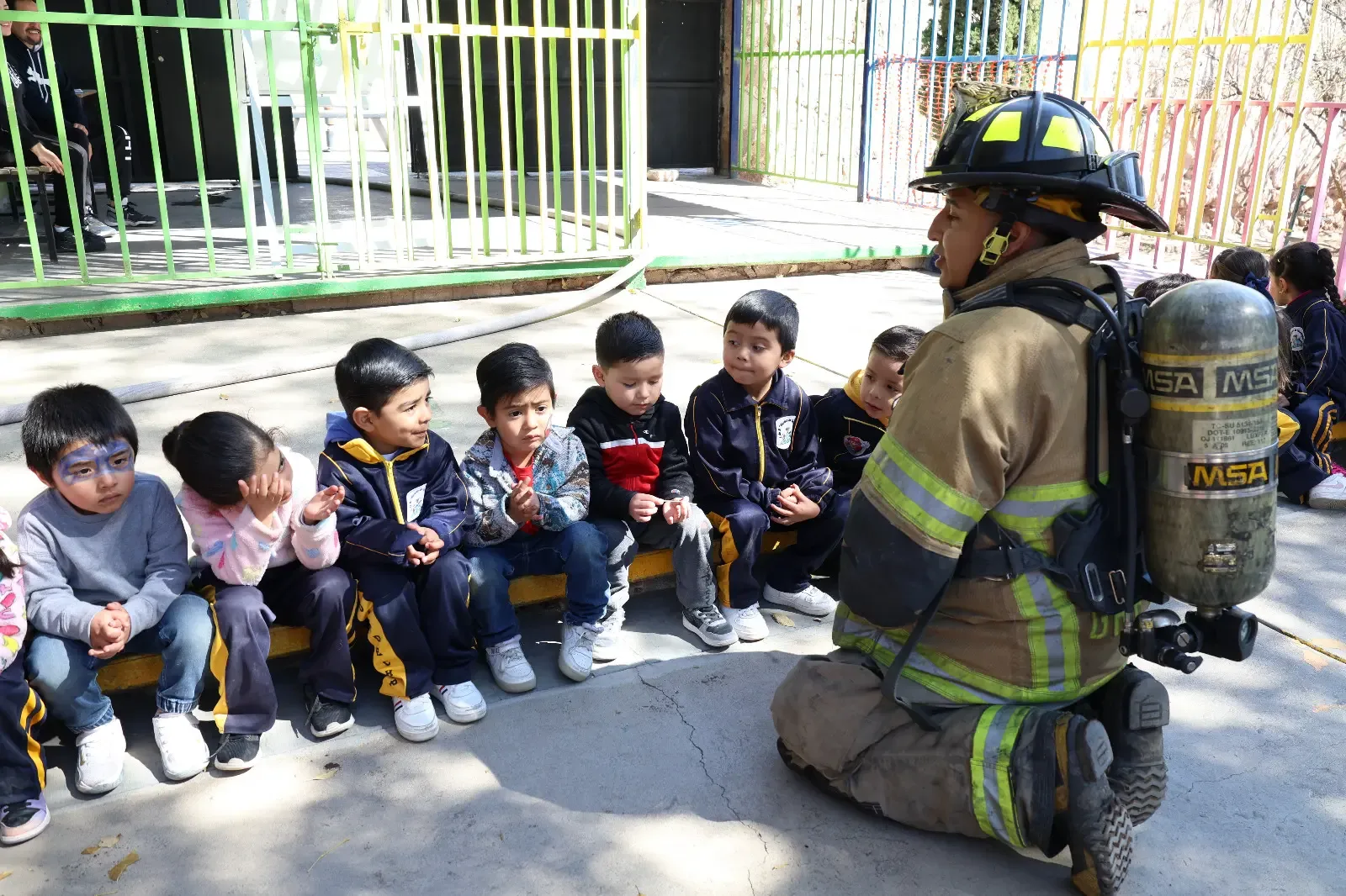 Niños y padres participan en las Jornadas de Paz en Guadalupe, Zacatecas.