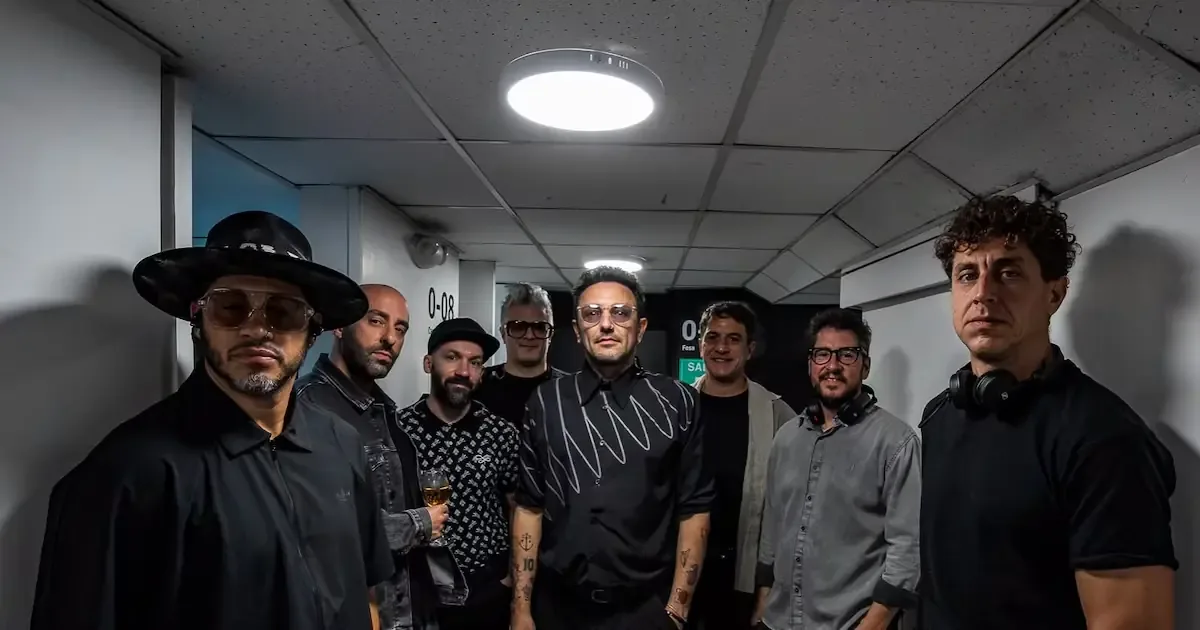 La banda uruguaya celebró su cercanía con México en un extenso recital que abarcó 32 años de trayectoria.