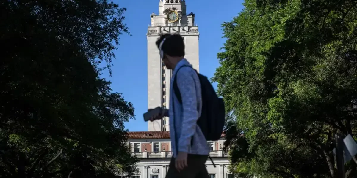Nueva regla busca que estudiantes se gradúen sin abordar "temas innecesarios".