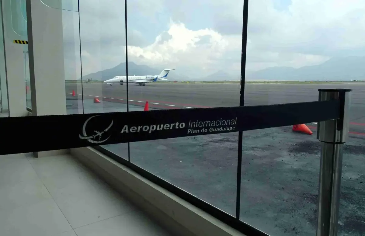 Aumenta la actividad comercial y turística en Saltillo con nuevas conexiones aéreas.